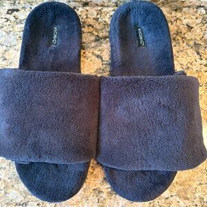 Vionic slippers